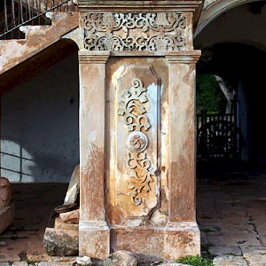 Words fail us sometimes... This is a detail of the very old chicum finish on the grand stairway at Hacienda Tabi. <a href=></a>